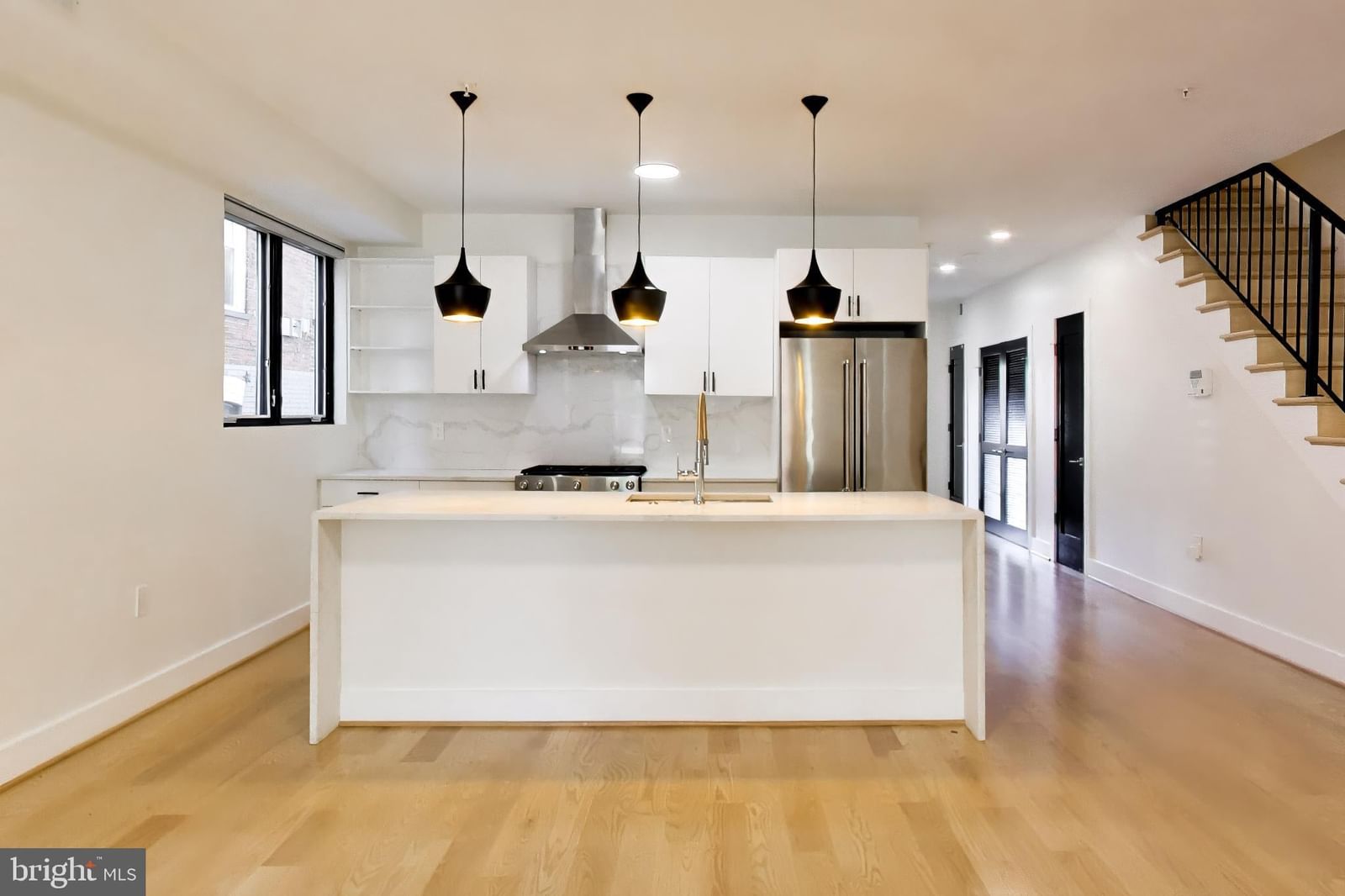 310 V STREET NE #1 photograph
