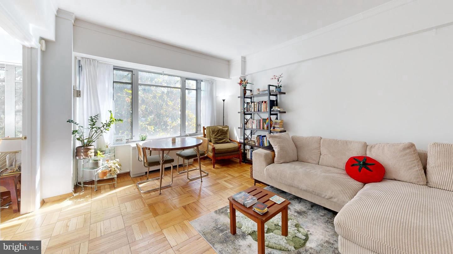 1711 MASSACHUSETTS AVENUE NW #301 photograph
