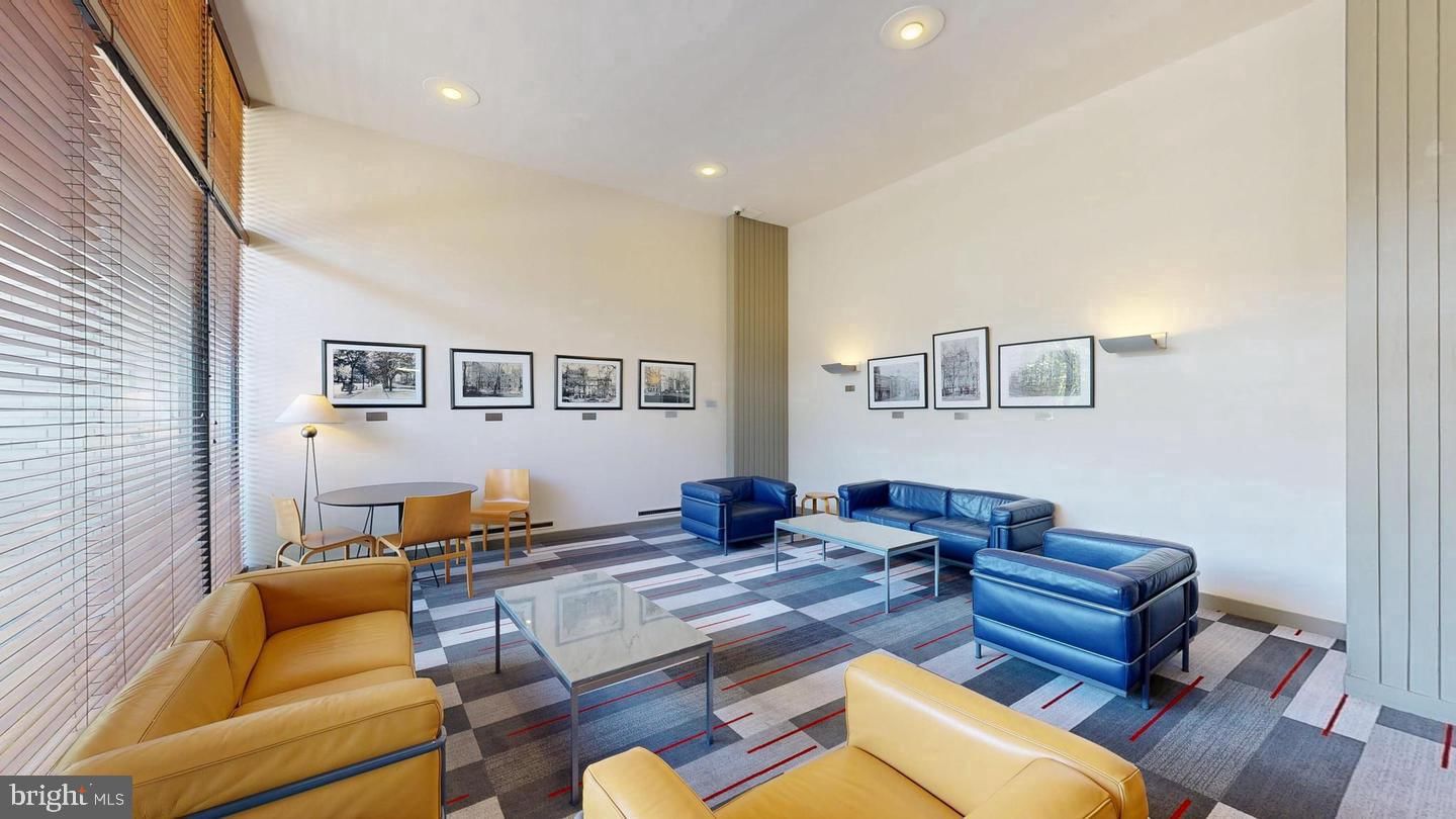 1711 MASSACHUSETTS AVENUE NW #301 photograph