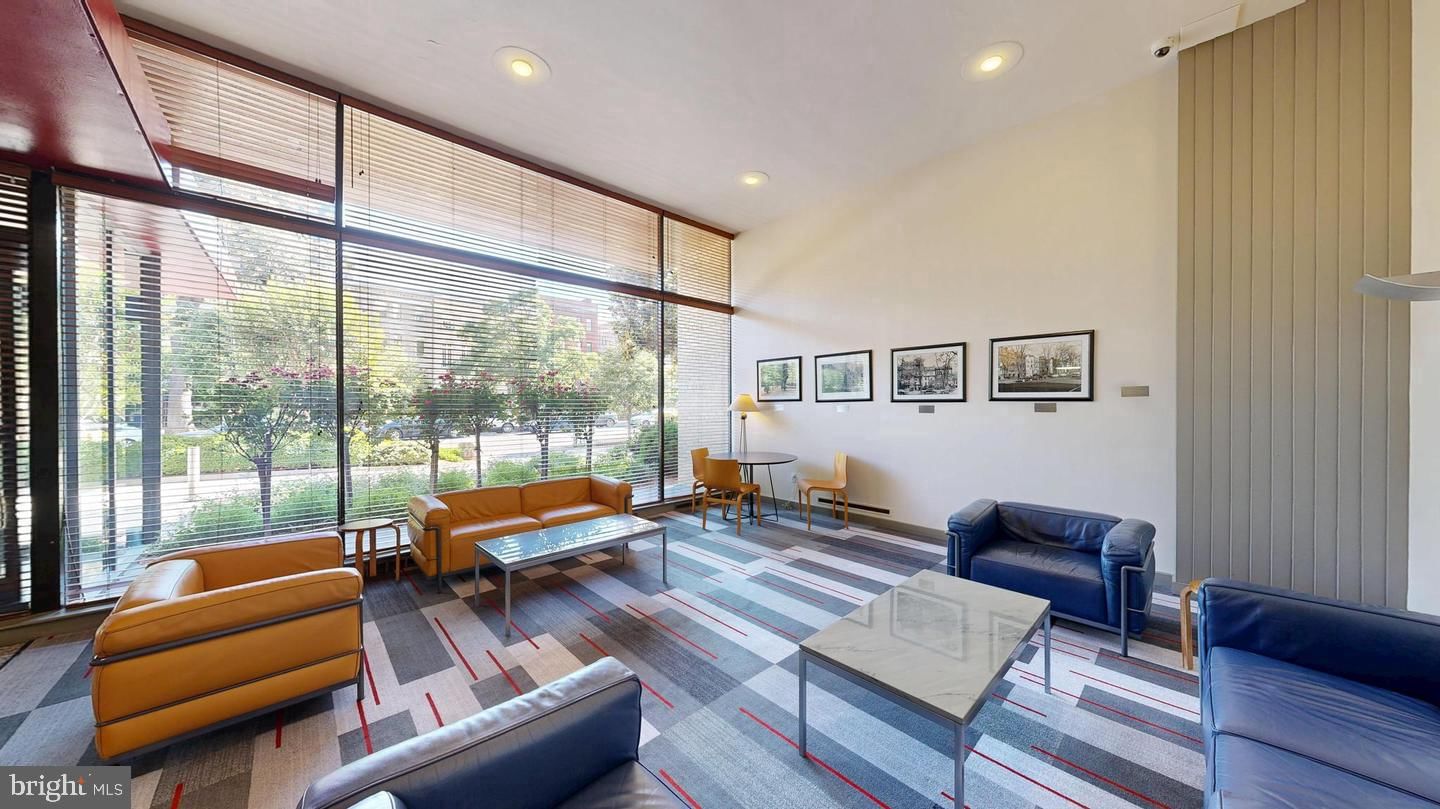 1711 MASSACHUSETTS AVENUE NW #301 photograph