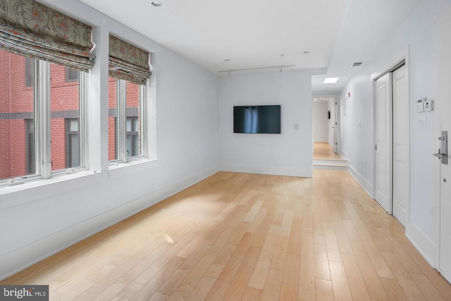 2818 CONNECTICUT AVENUE NW #14 photograph