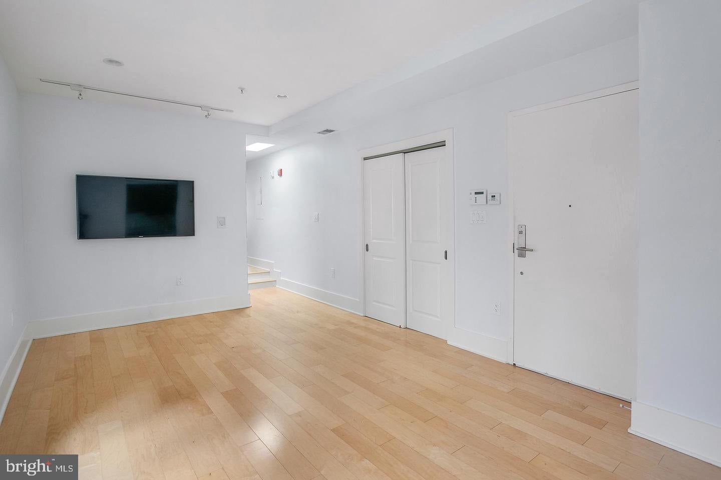 2818 CONNECTICUT AVENUE NW #14 photograph