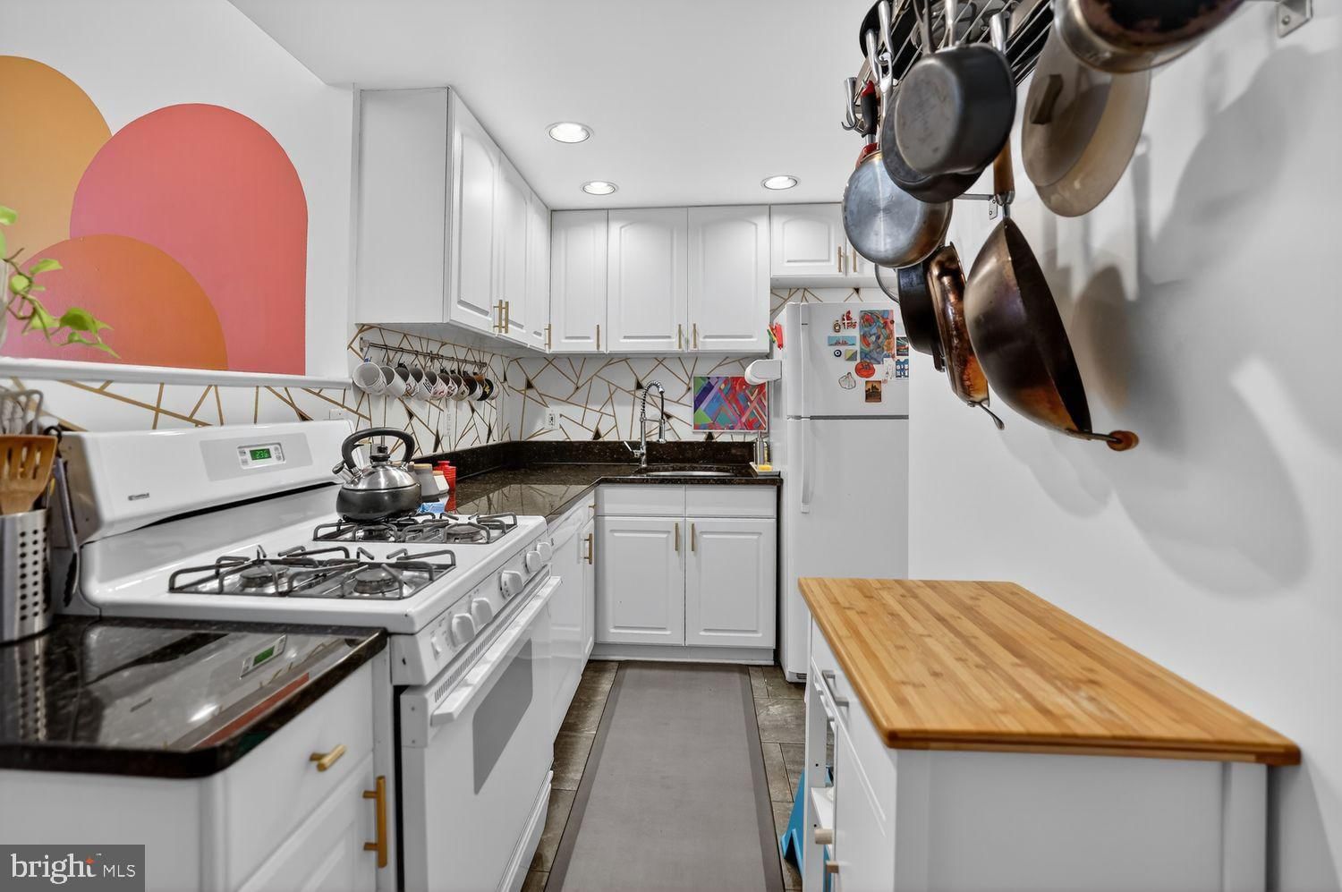 1 SCOTT CIRCLE NW #106 photograph