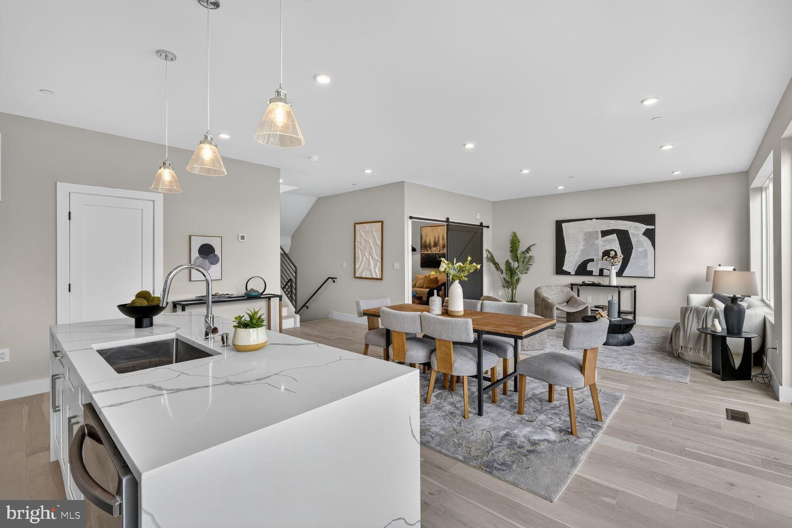720 IRVING STREET NE #8 photograph