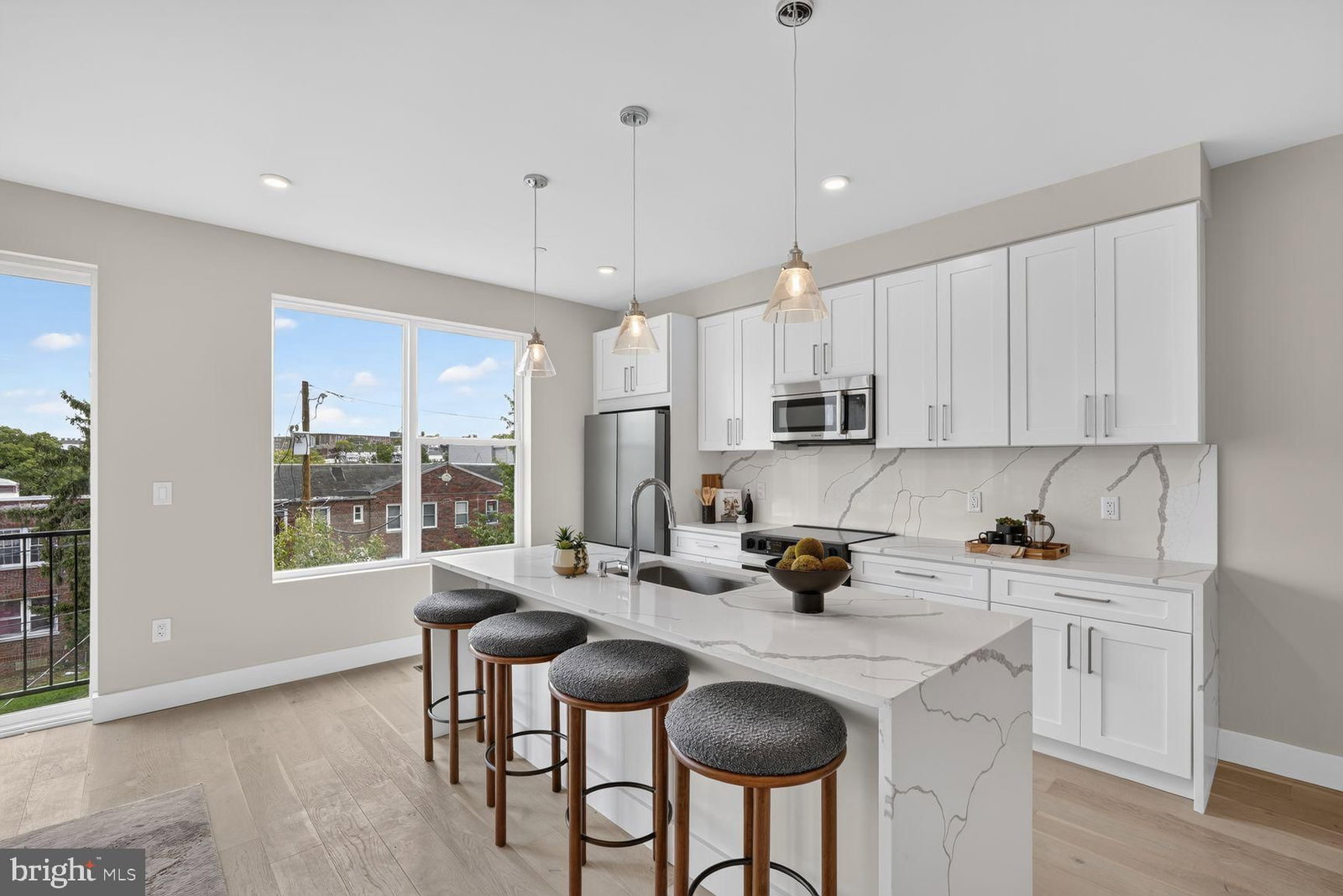 720 IRVING STREET NE #8 photograph