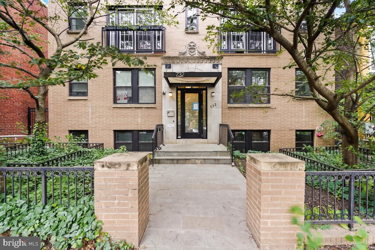 732 LAMONT STREET NW #203 photograph
