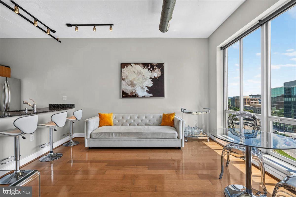 301 MASSACHUSETTS AVENUE NW #902 photograph