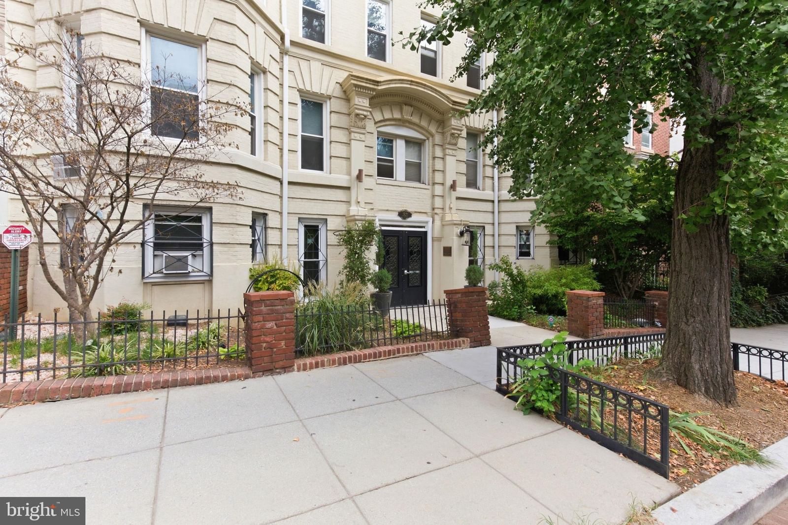 1831 BELMONT ROAD NW #204 photograph