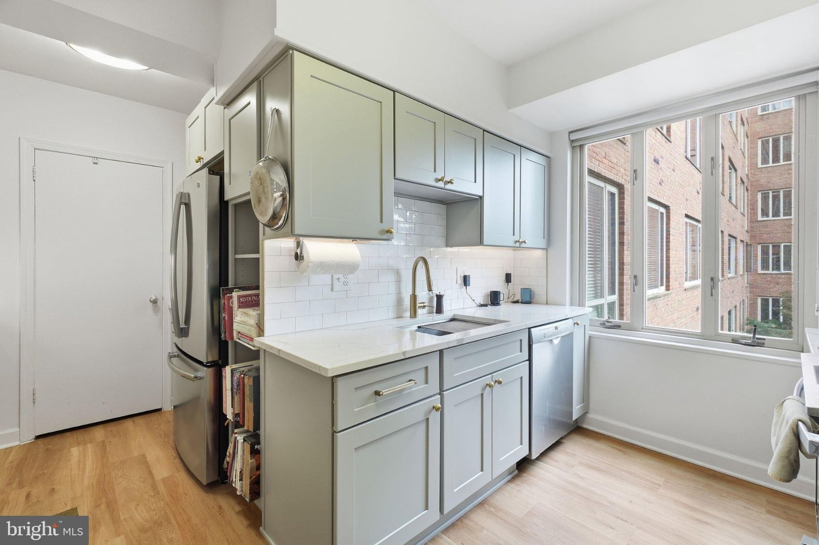 4301 MASSACHUSETTS AVENUE NW #4005 photograph