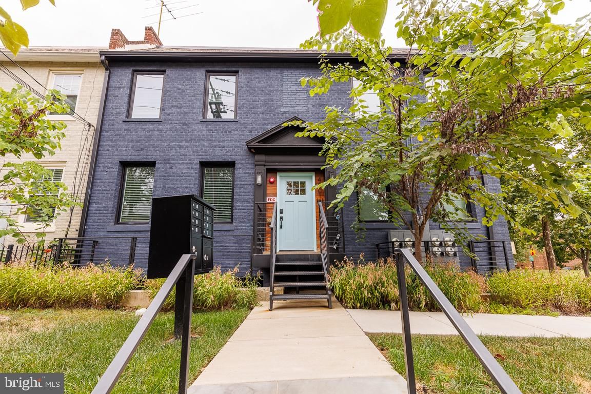 4001 7TH STREET NE #APT 7 photograph
