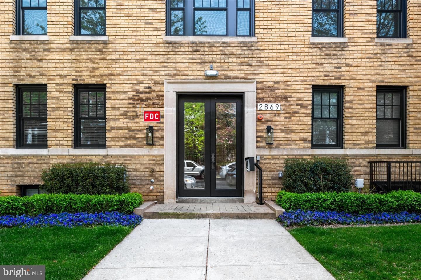 2869 28TH St NW 101 in Washington, DC