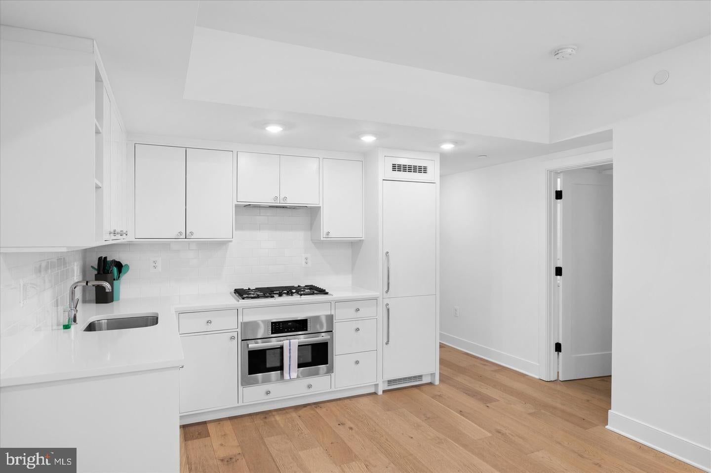 2869 28TH St NW #101 photograph