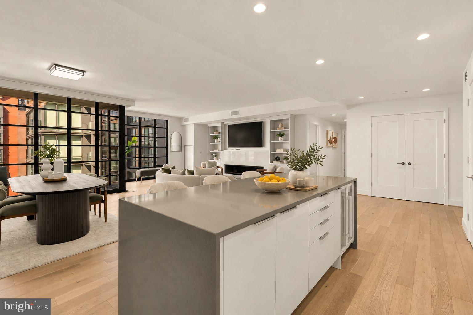 45 SUTTON SQUARE SW #906 photograph