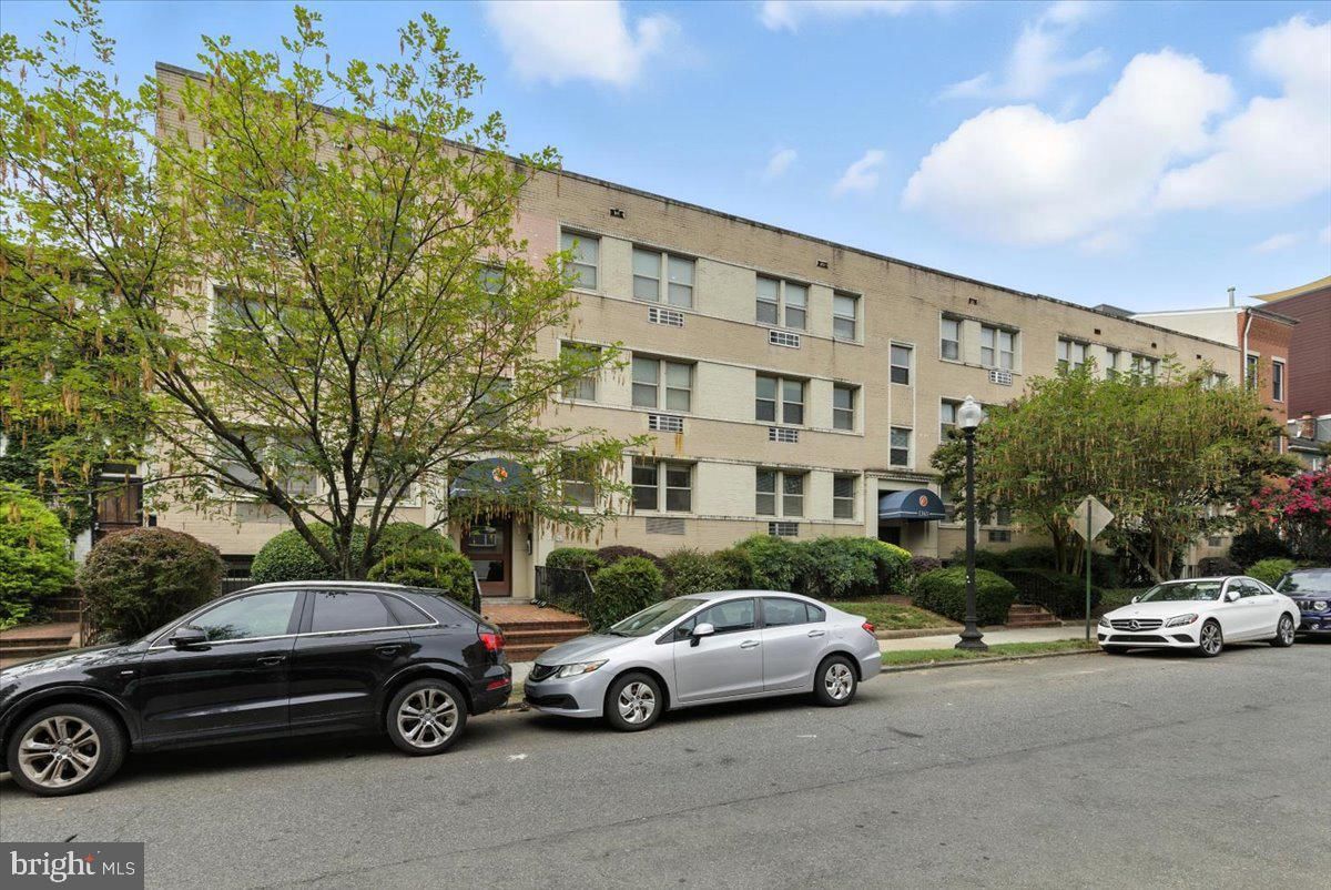 1367 K STREET SE #B photograph