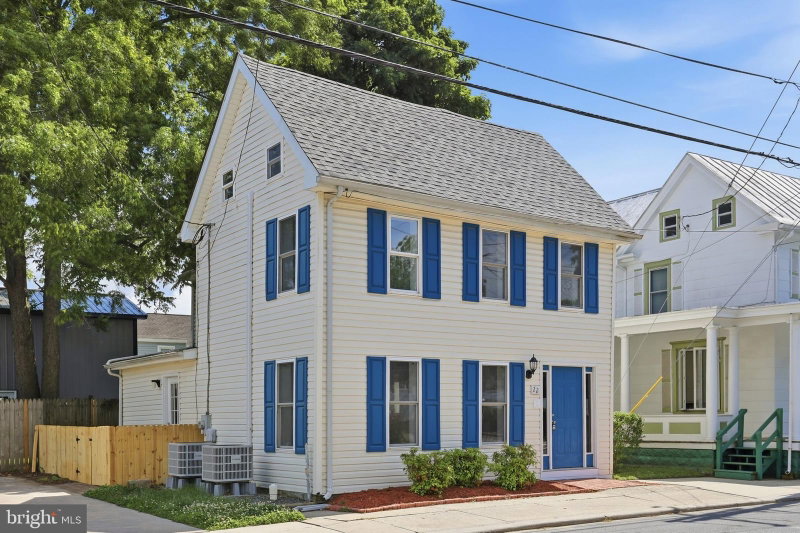 22 FRONT STREET