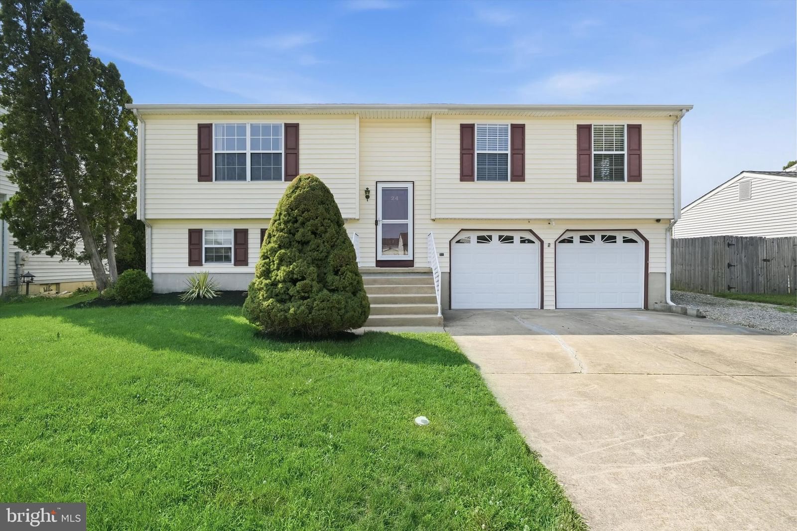 24 W COUNTRY LN, NEWARK 19702, DE