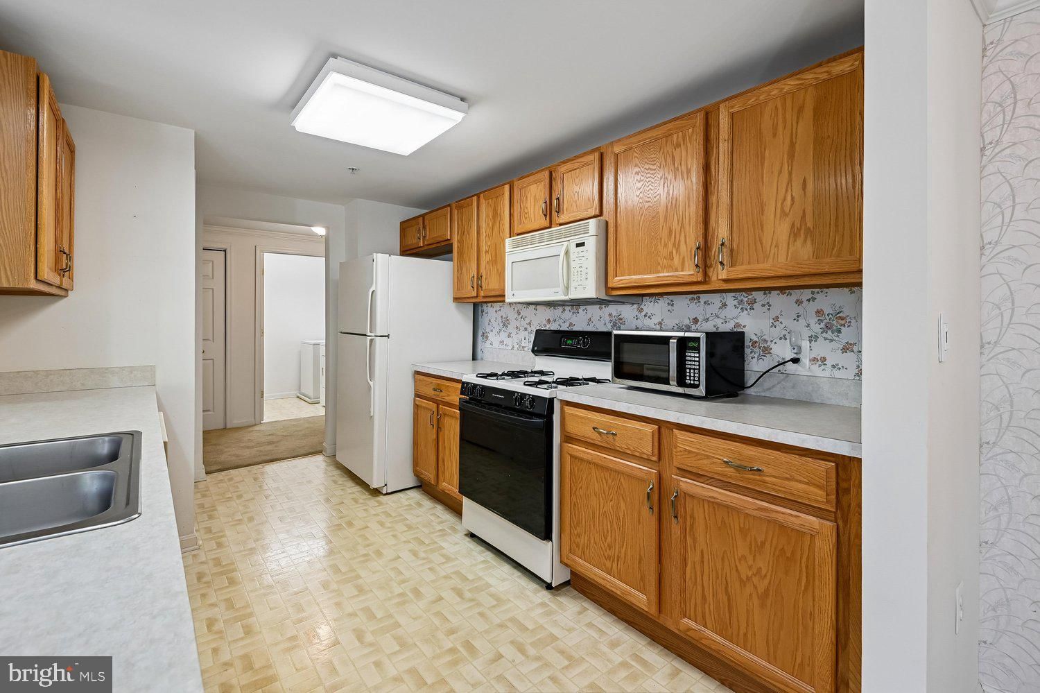 604 MCKINSEY PARK DRIVE #301 photograph
