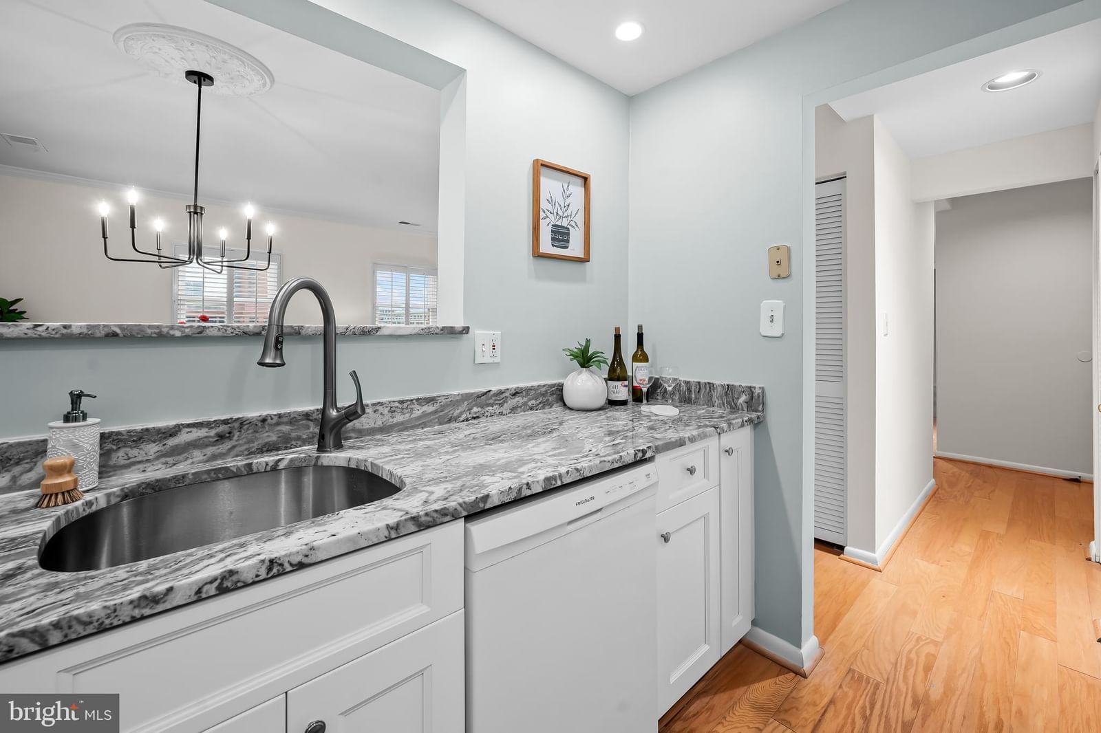 123 W BARRE STREET W #402 photograph