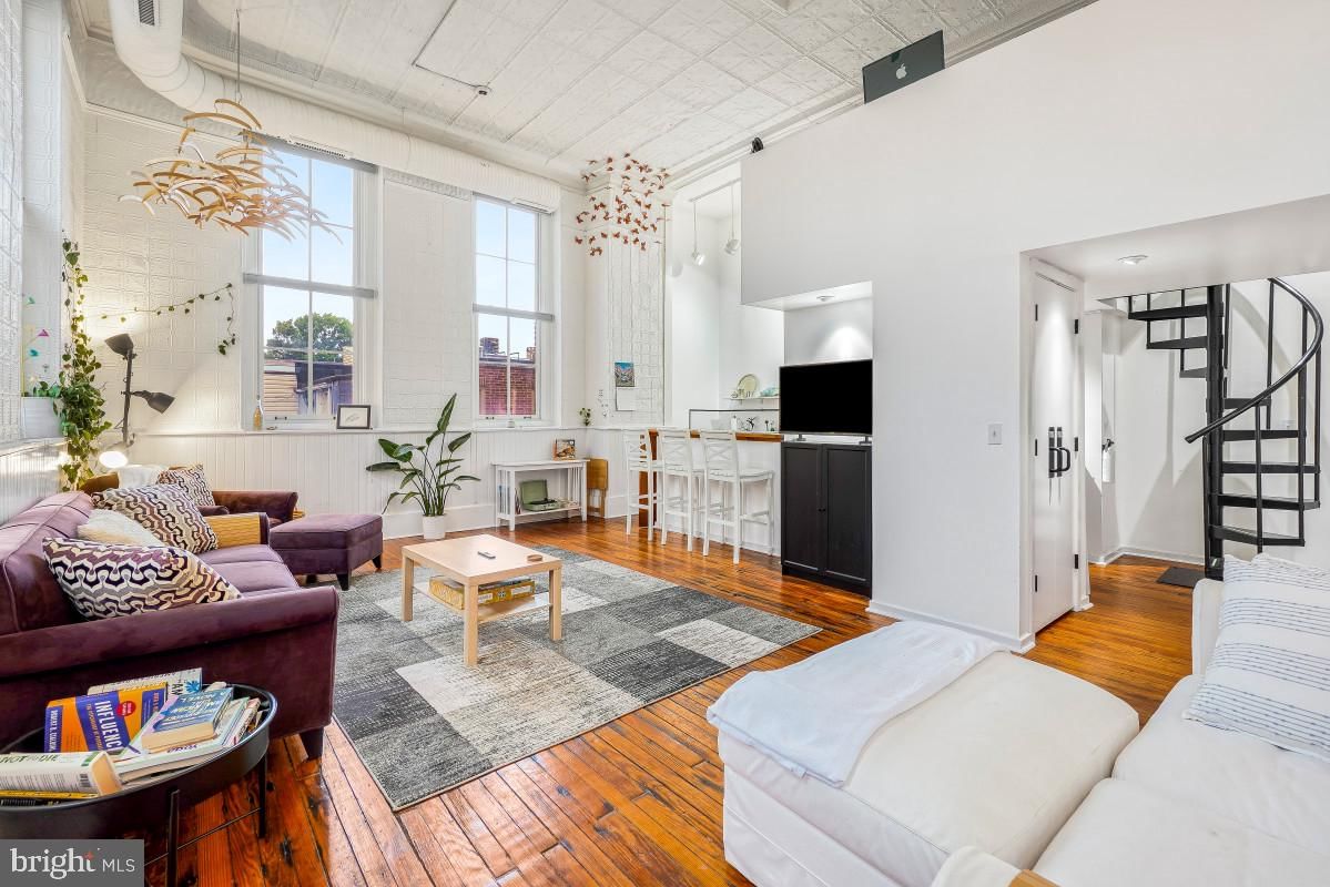 112 E WEST STREET #202 photograph