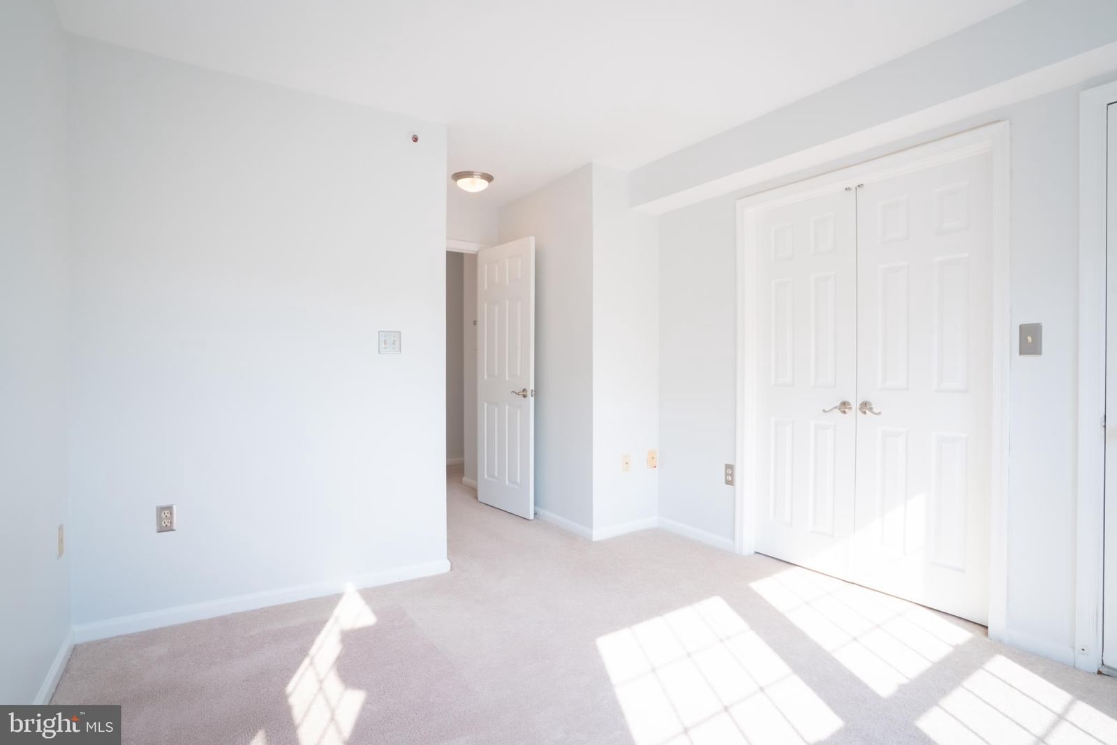 4406 SILVERBROOK LANE #J302 photograph