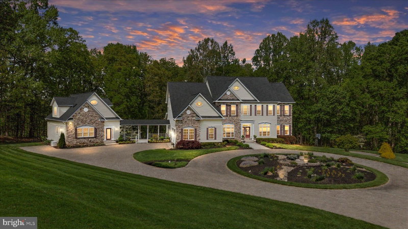 3740 LARKVIEW COURT