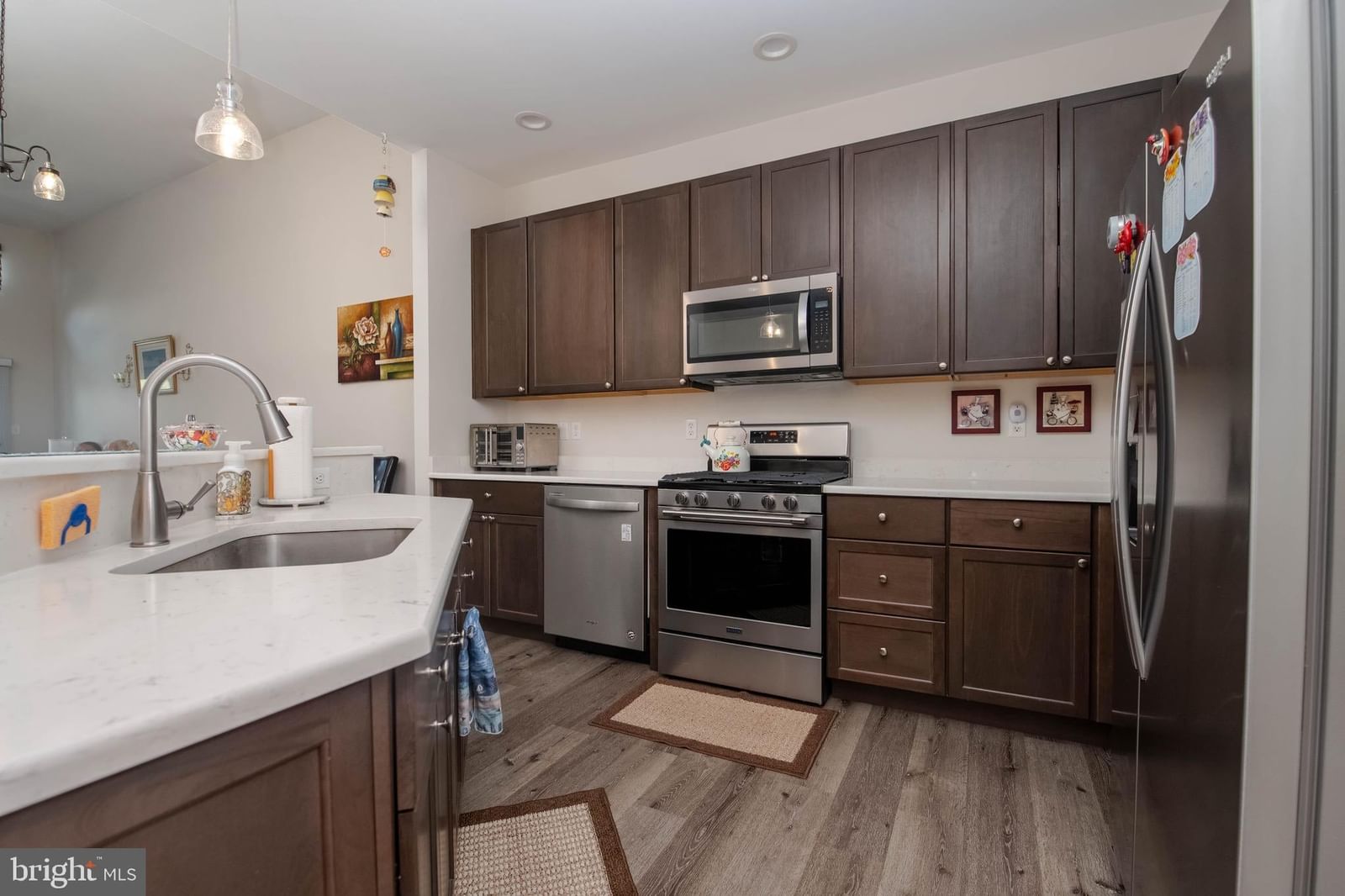 231 ROUNDHOUSE DRIVE #3E photograph