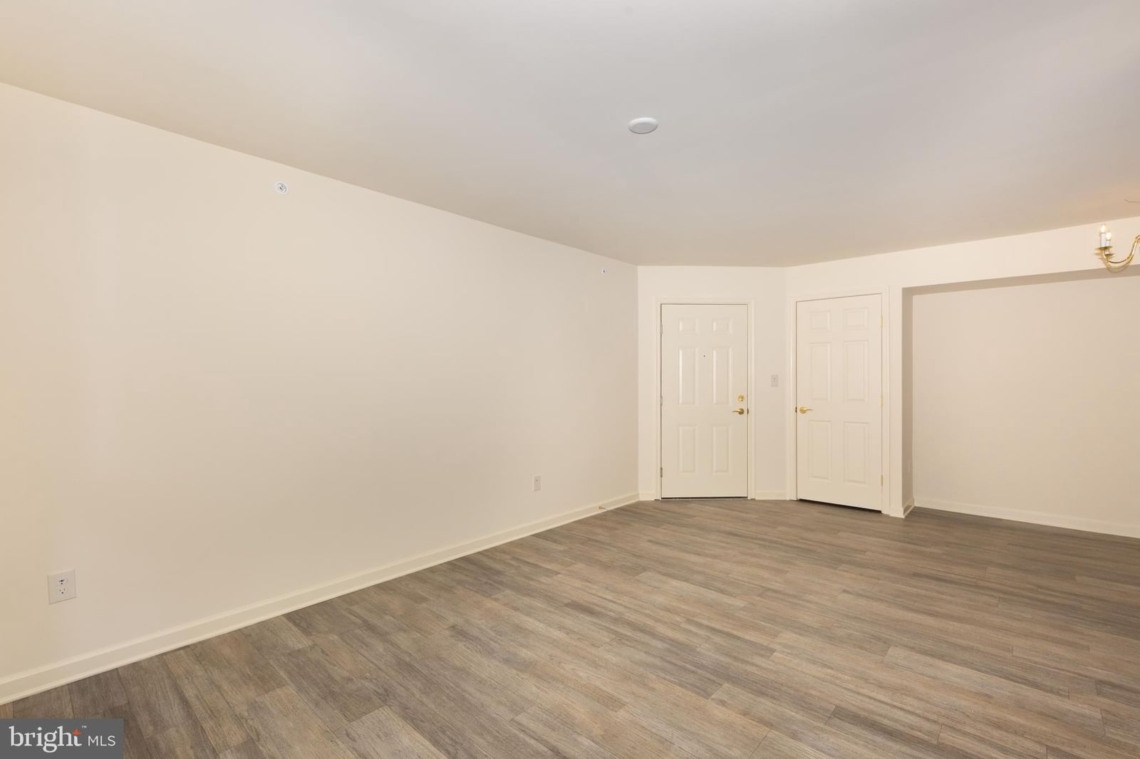 820 WEMBLEY DRIVE Dr #2B photograph