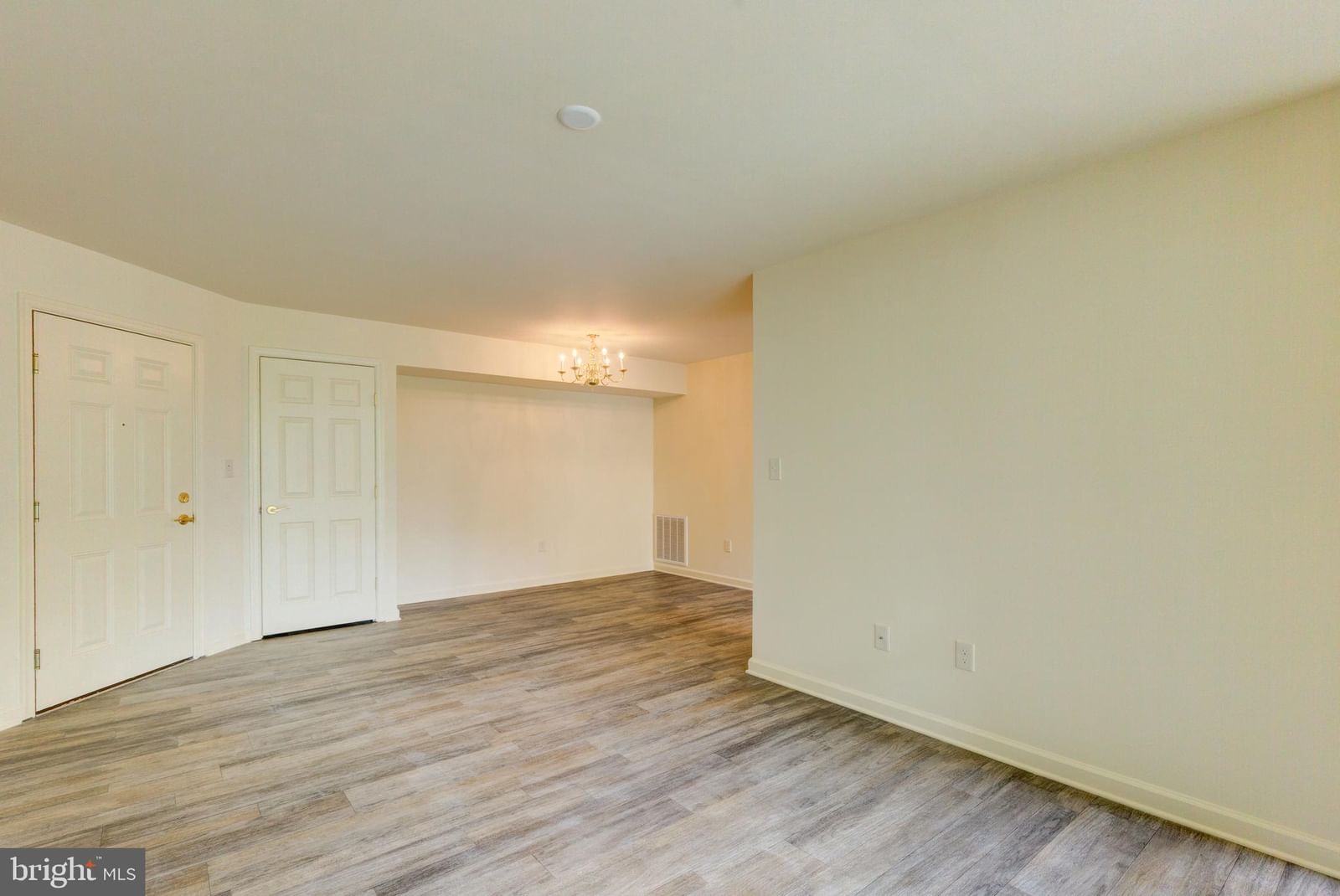 820 WEMBLEY DRIVE Dr #2B photograph