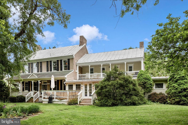 3823 ROUNDTREE ROAD