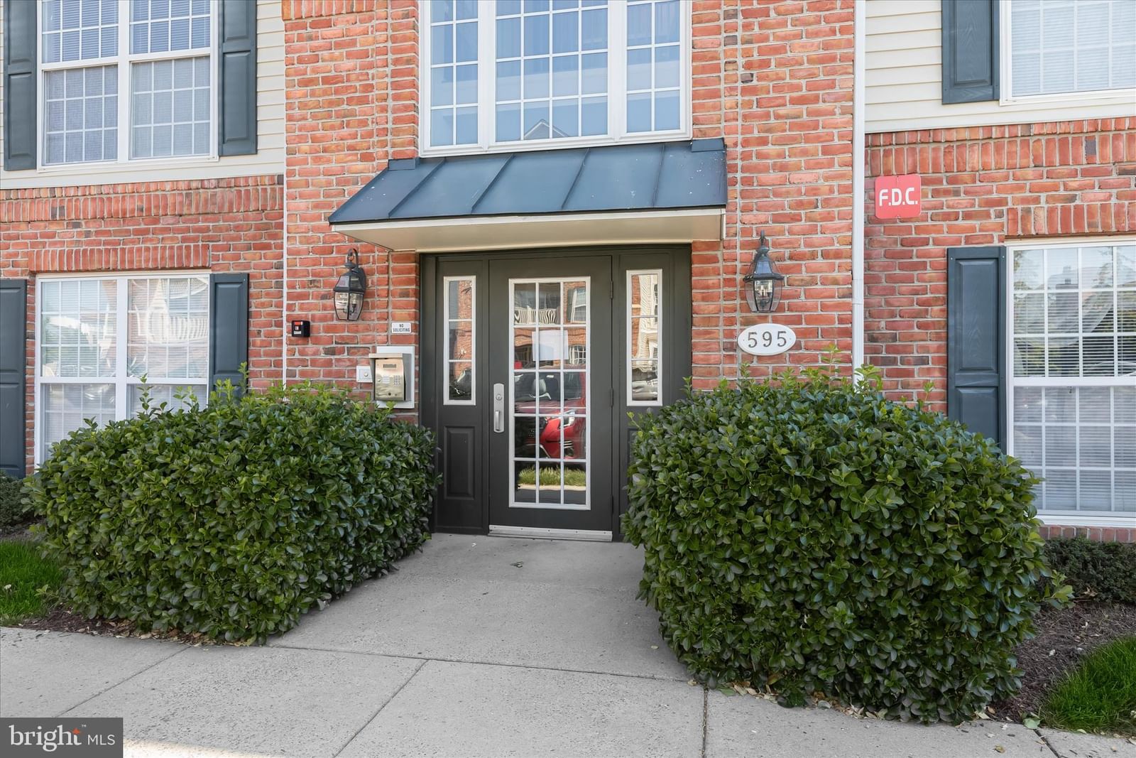 595 CAWLEY DRIVE #4 2A photograph