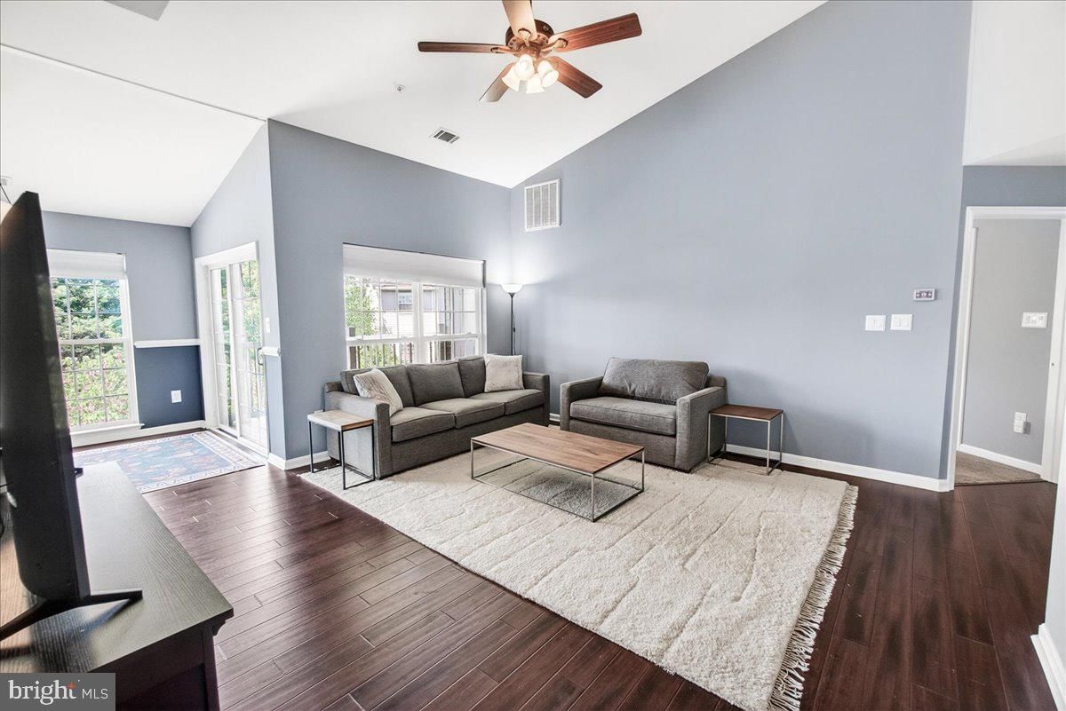 593 CAWLEY DRIVE #3 3B photograph