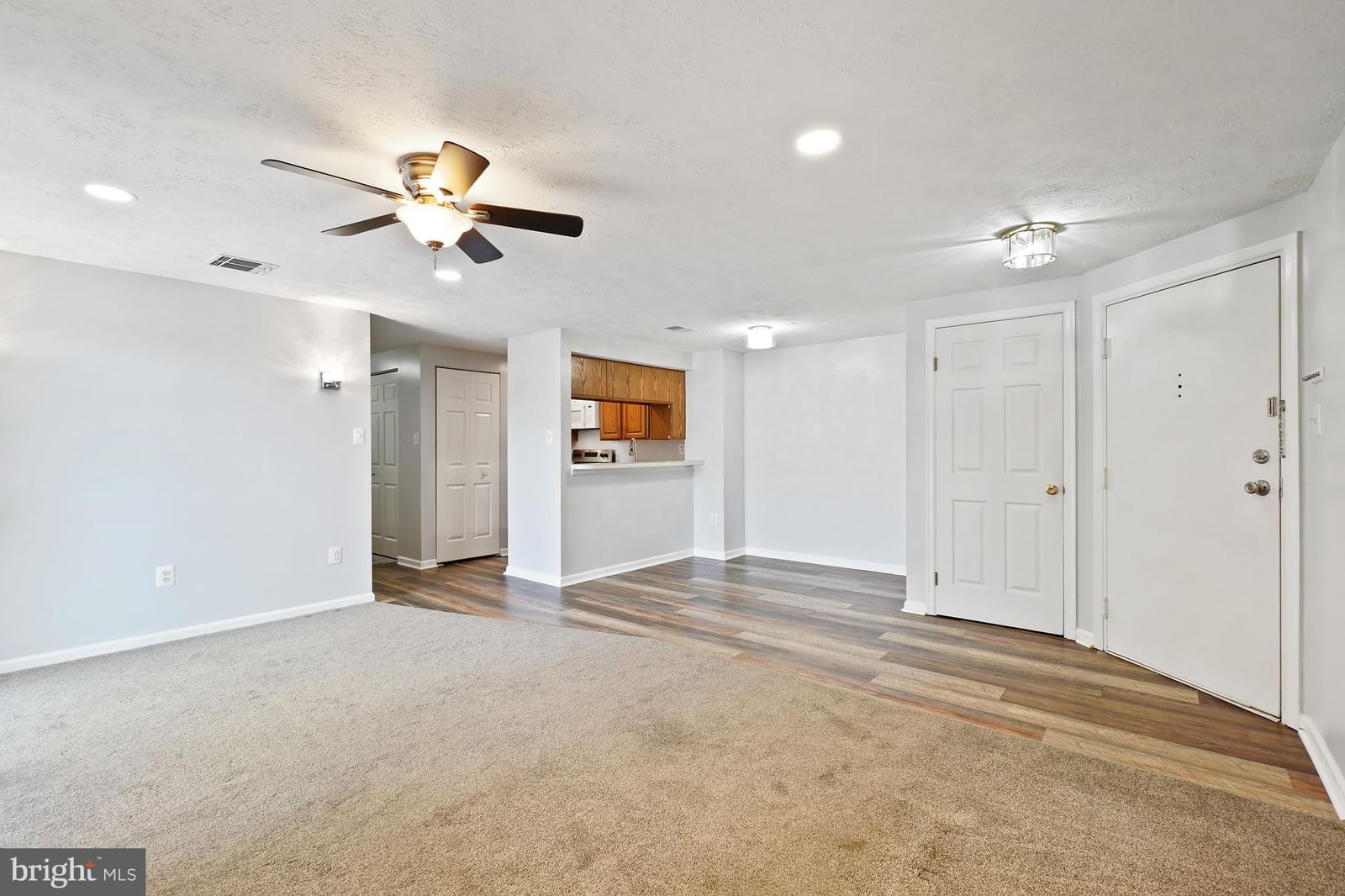 811 STRATFORD WAY #E photograph