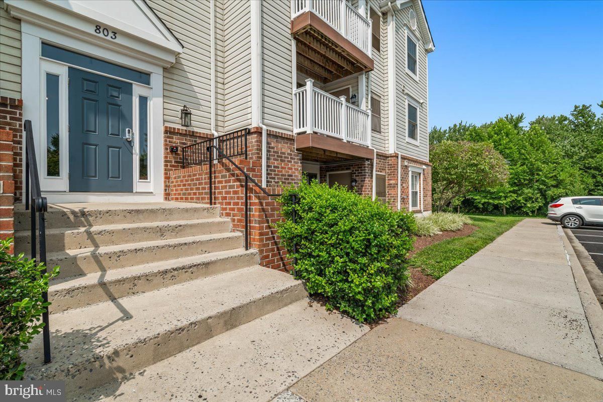 803 STRATFORD WAY #H photograph