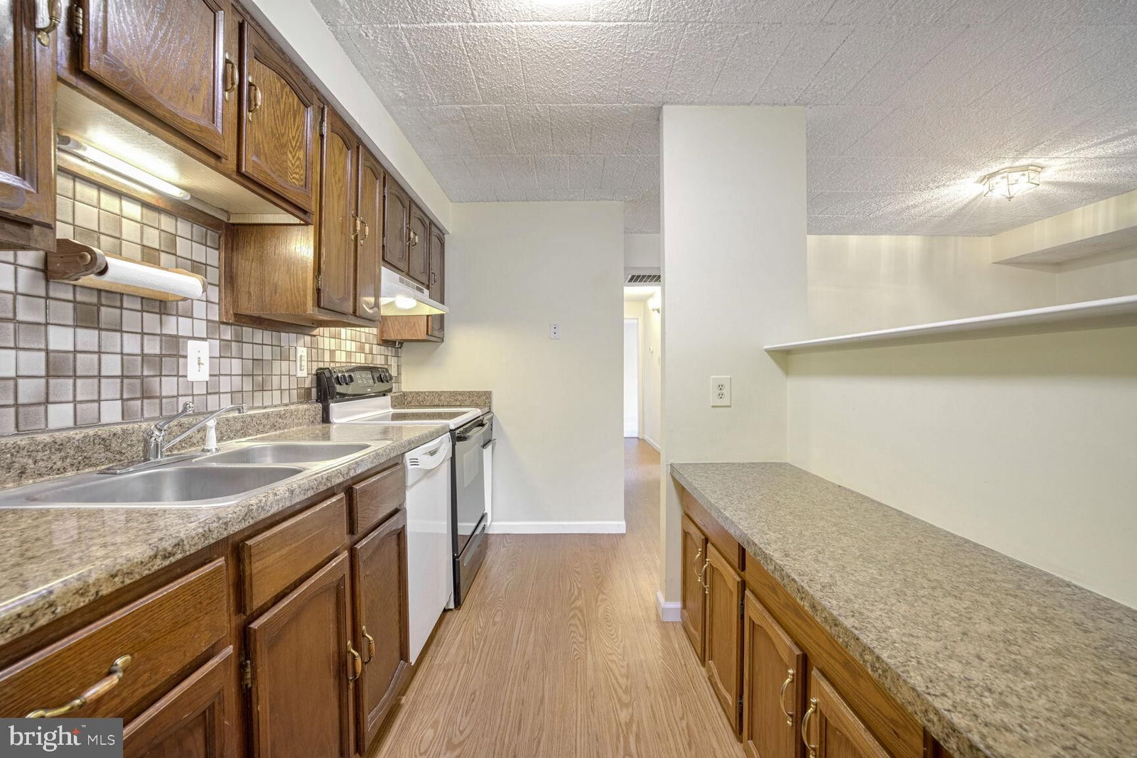 995 HEATHER RIDGE DRIVE #4D photograph