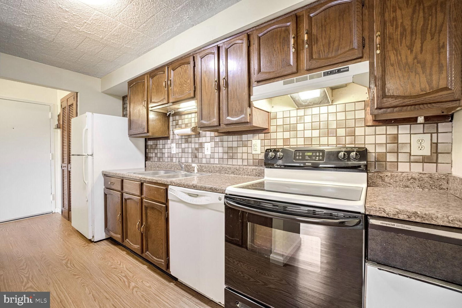 995 HEATHER RIDGE DRIVE #4D photograph