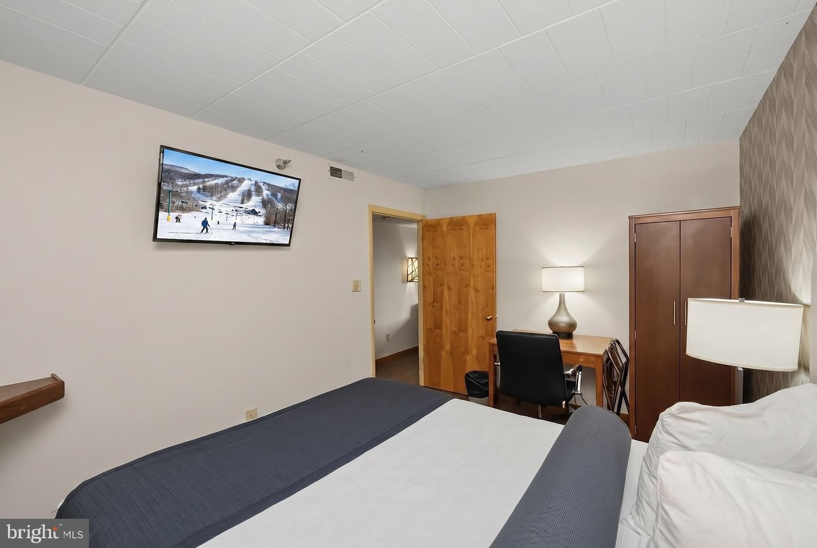 290 MARSH HILL ROAD #706 photograph