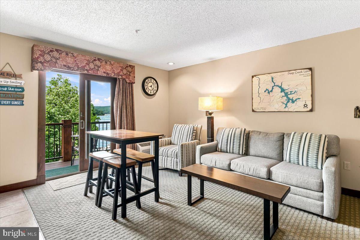 565 GLENDALE ROAD #213 photograph