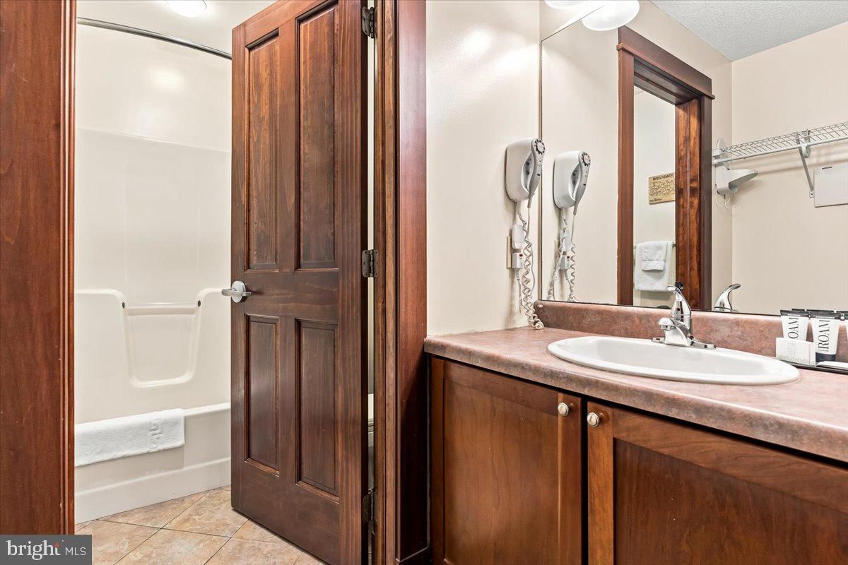 565 GLENDALE ROAD #213 photograph