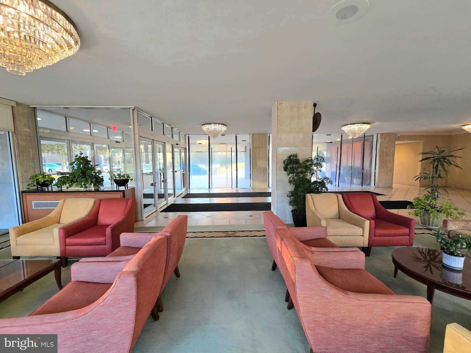 10201 GROSVENOR PLACE #527 photograph