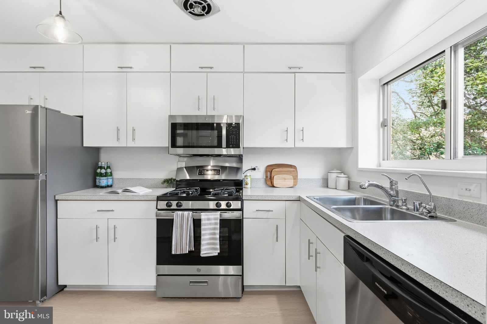 10606 MONTROSE AVENUE #203 photograph