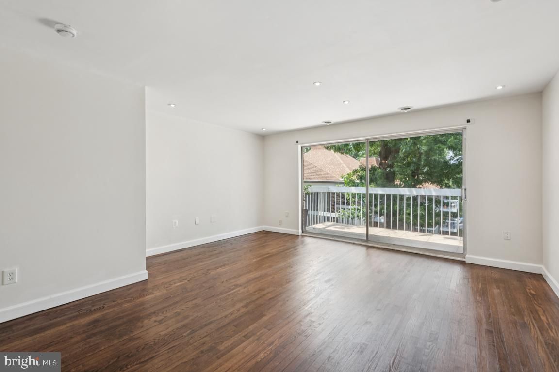 3240 HEWITT AVENUE #6-3-A photograph