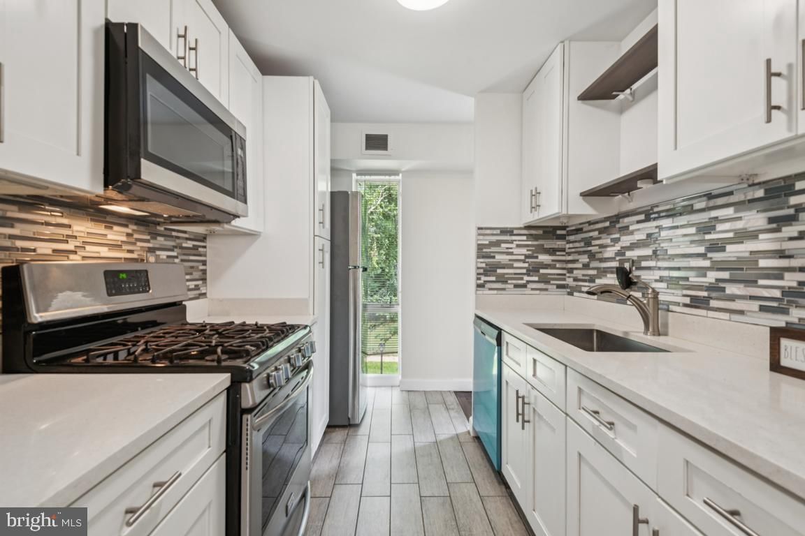 3240 HEWITT AVENUE #6-3-A photograph