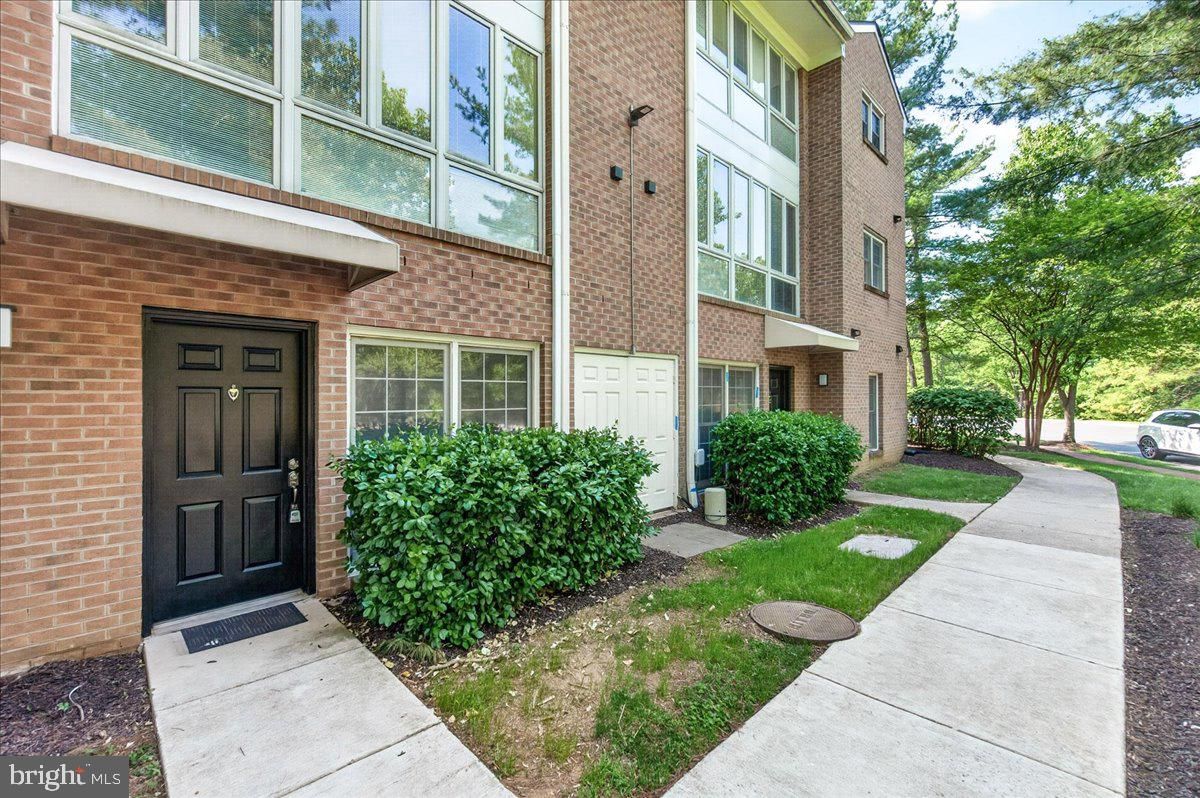 5700 BREWER HOUSE CIRCLE #T3-11 photograph