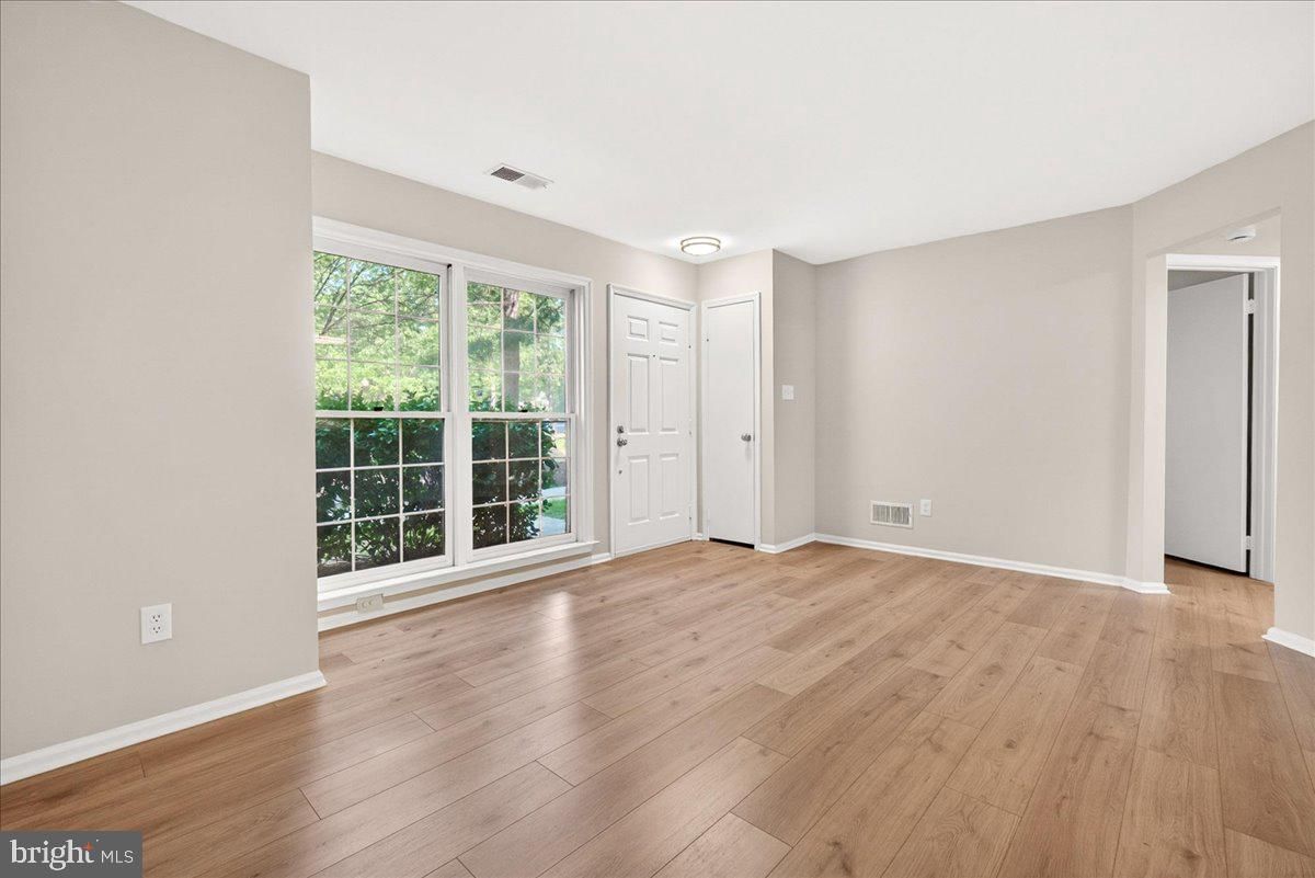 5700 BREWER HOUSE CIRCLE #T3-11 photograph