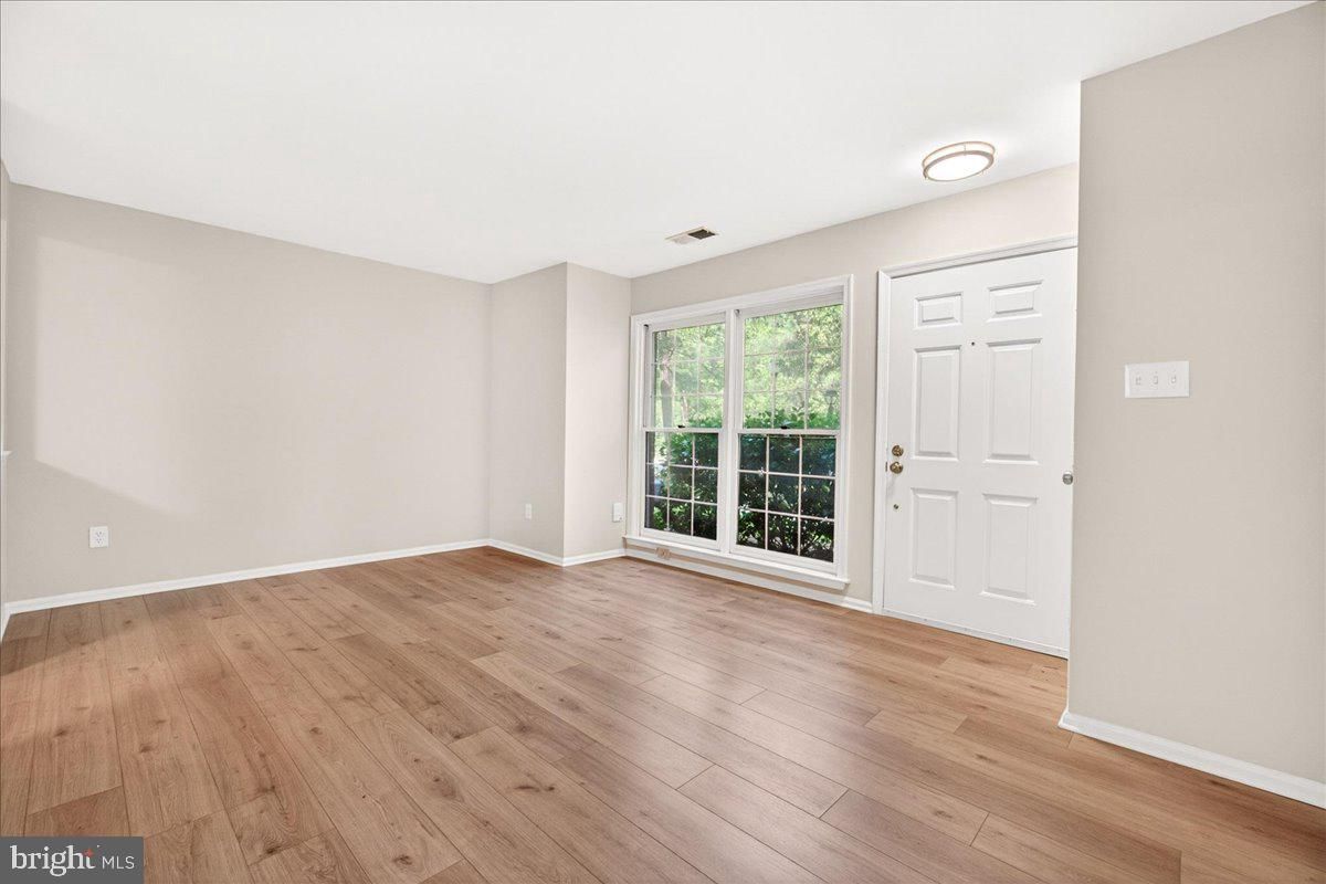 5700 BREWER HOUSE CIRCLE #T3-11 photograph