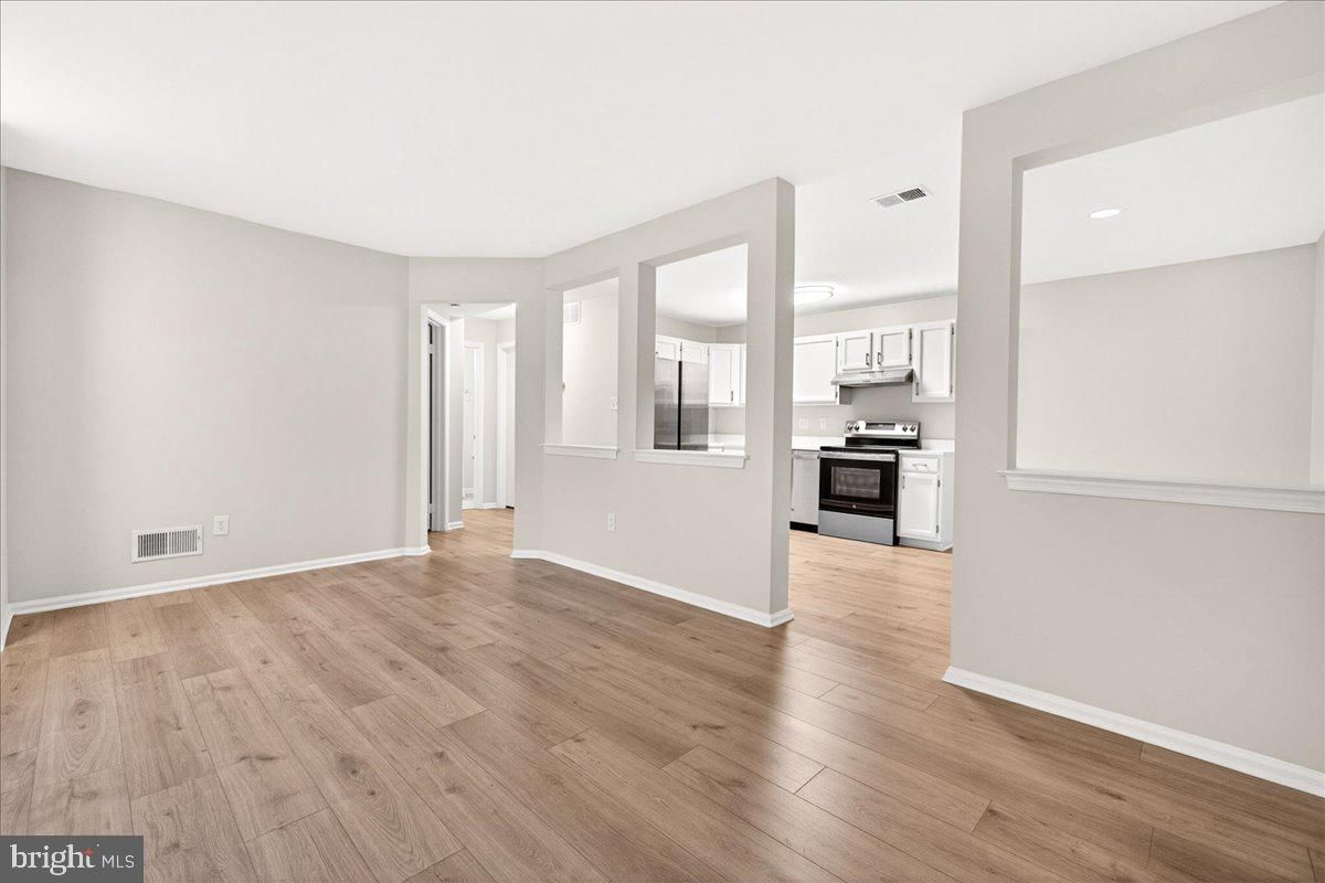 5700 BREWER HOUSE CIRCLE #T3-11 photograph