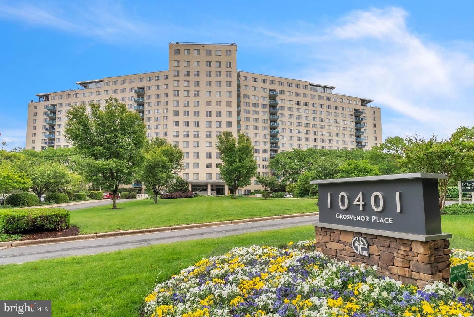 10401 GROSVENOR PLACE #410 photograph