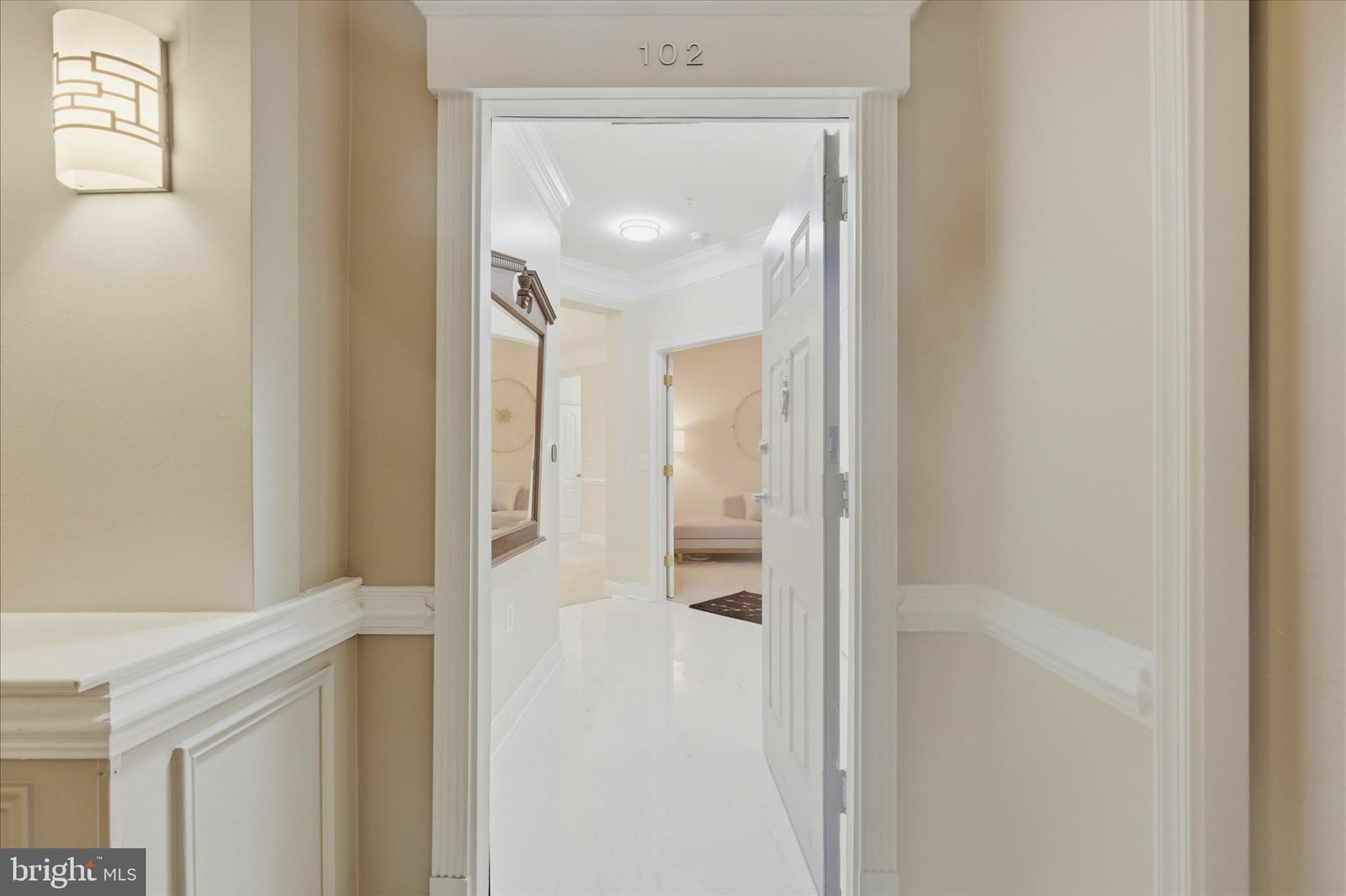 701 FALLSGROVE DRIVE #102 photograph