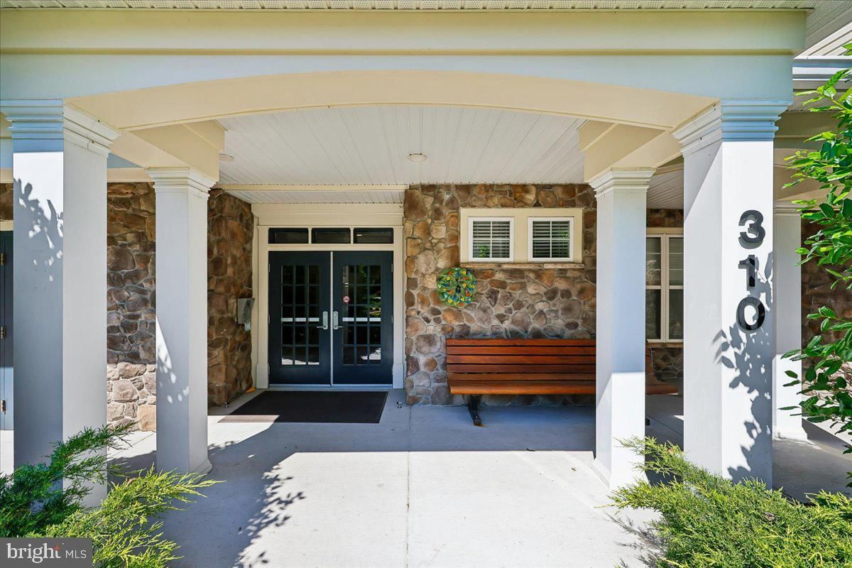 310 HIGH GABLES DRIVE #307 photograph