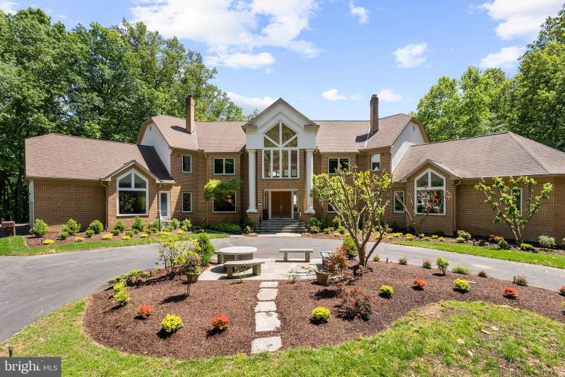 7003 FAWN TRAIL COURT